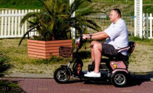 De Keuze Tussen Een Driewieler en Vierwieler: Welke Scootmobiel Past Bij Jou?