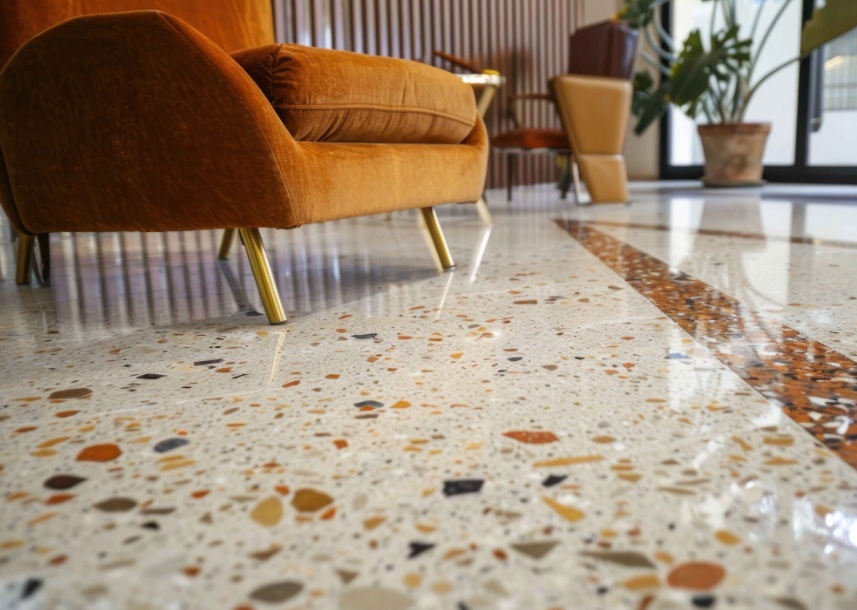 Terrazzo vloer herstellen met expertise van De Vloeren Dokters